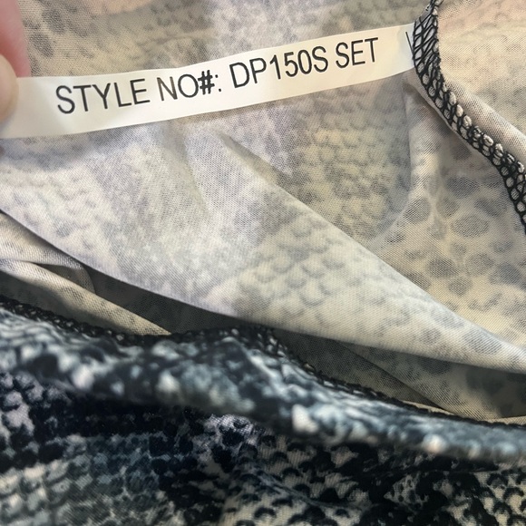 POSH BY V SNAKESKIN STRETCHY PANTS SIZE SMALL NEW WITH TAGS - Picture 6 of 11